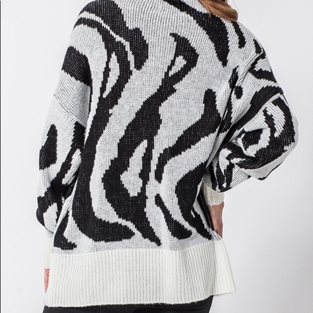 ♦️High Neck Zebra Print Sweater - Picture 5 of 6